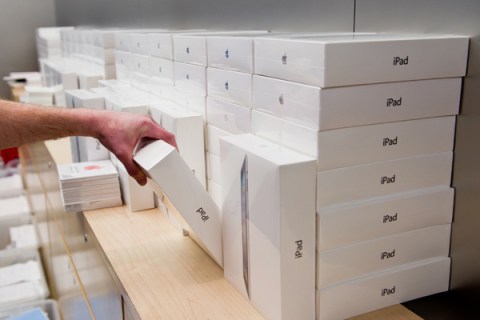 The Apple Store on Regents Street Launches The Ipad 2