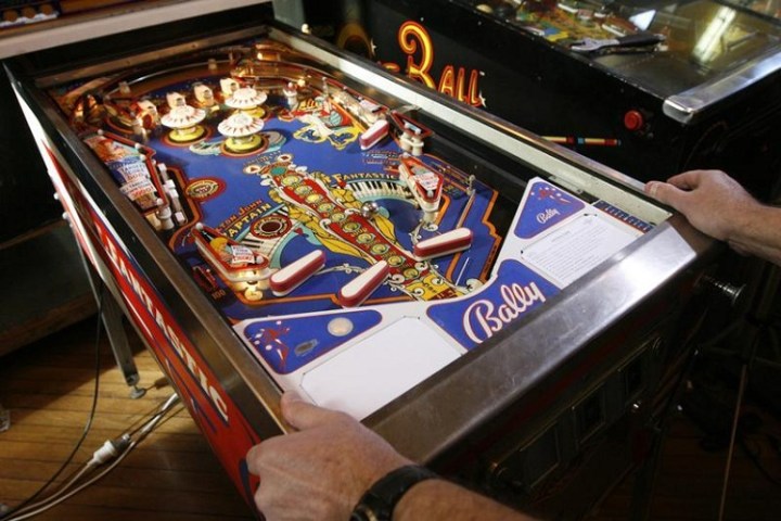 Flipping heck: Is pinball about to stage a recovery? - BBC News