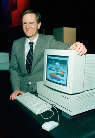 John Sculley, chaiman of Apple Computer Inc., shows off the new Macintosh II computer at news conference in Los Angeles, March 2nd, 1987.